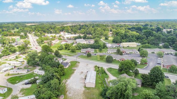 Auto Service Center For Sale: 2017 Hamburg Pike, Jeffersonville, IN 47130